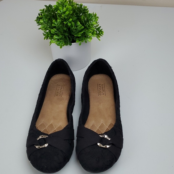 Simpley styled flat black fabric shoes - Picture 2 of 7